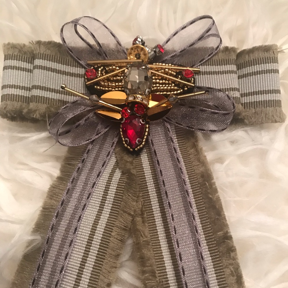 Brooch New